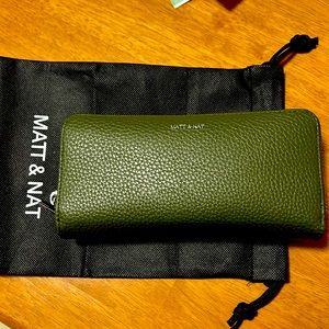 Matt & Nat large double zip Olive green wallet